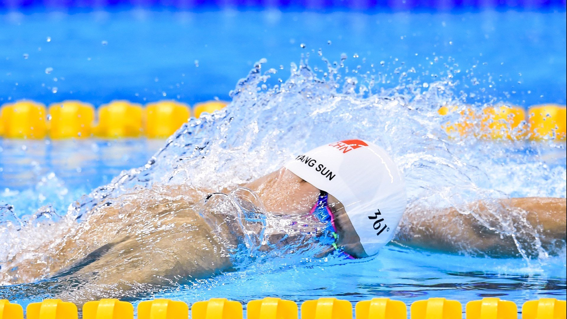 _勇士队投篮手感火热，主场狂飙三分_，勇士直臂投篮